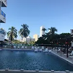 Cómodo estudio con vista al lago